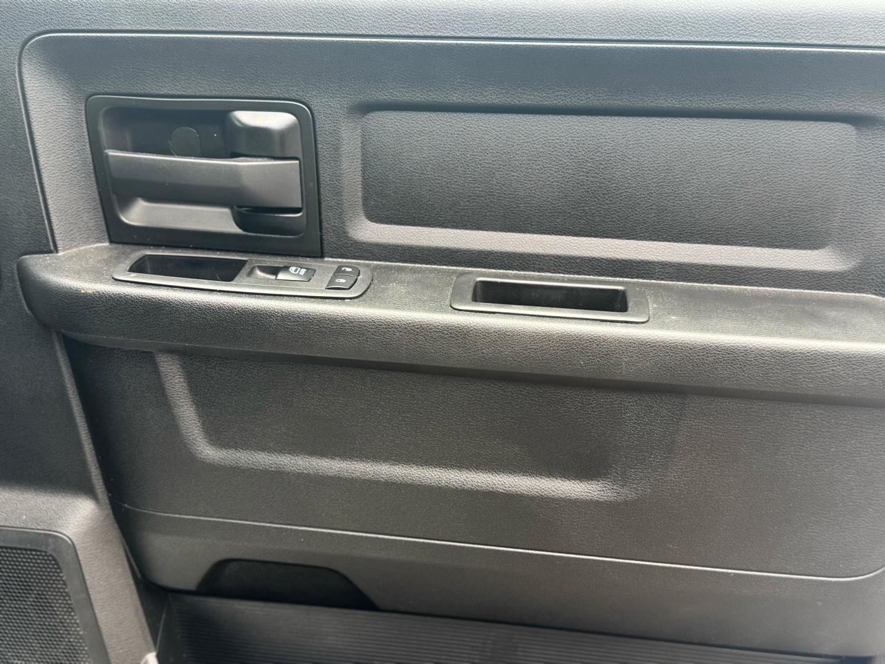 RAM 3500 Tradesman Crew Cab 4WD DRW 2024