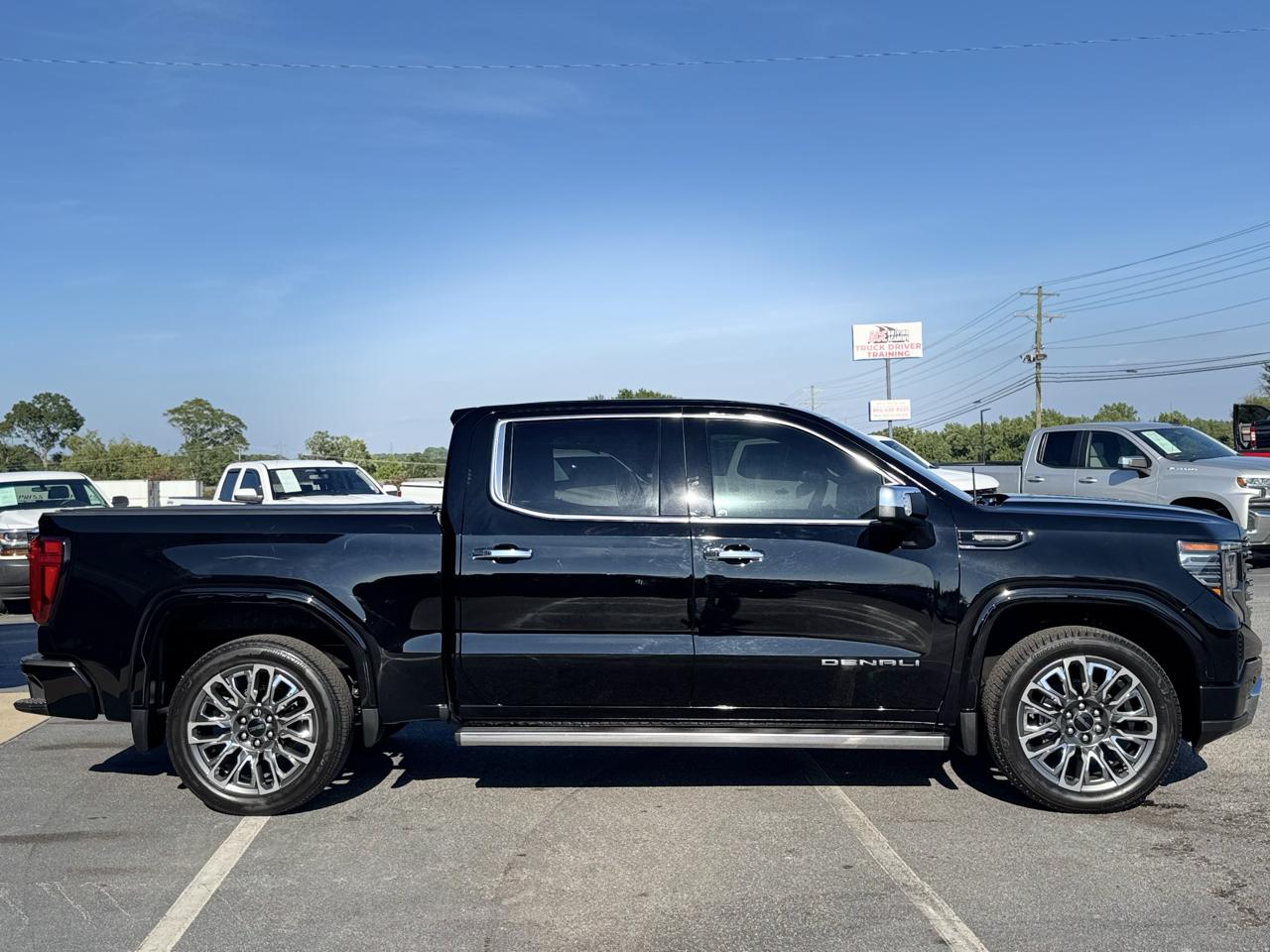 GMC Sierra 1500 Denali Ultimate Crew Cab 4WD 2024