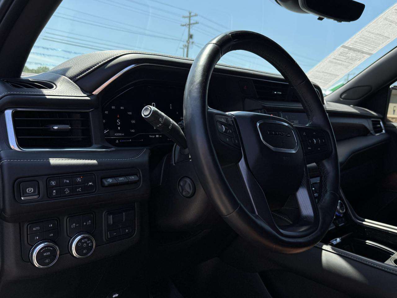 GMC Yukon XL Denali Ultimate 4WD 2024
