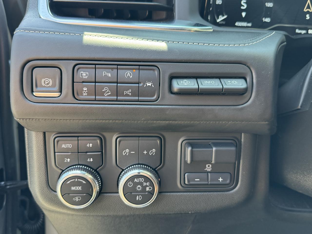 GMC Yukon XL Denali Ultimate 4WD 2024