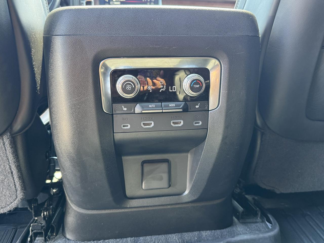 GMC Yukon XL Denali Ultimate 4WD 2024