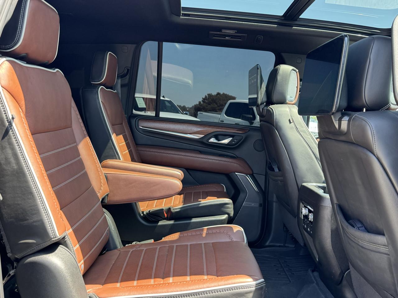 GMC Yukon XL Denali Ultimate 4WD 2024
