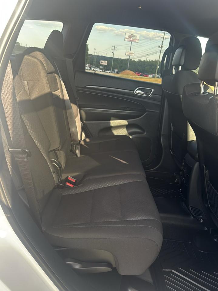 Jeep Grand Cherokee Laredo 2WD 2020