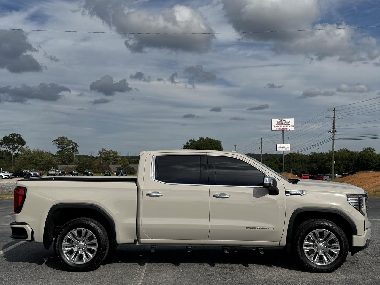 GMC Sierra 1500 Denali Crew Cab Short Box 4WD 2026