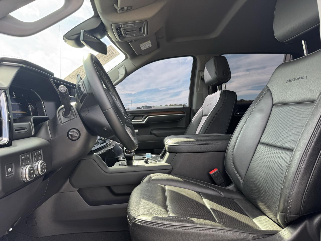 GMC Sierra 1500 Denali Crew Cab Short Box 4WD 2026