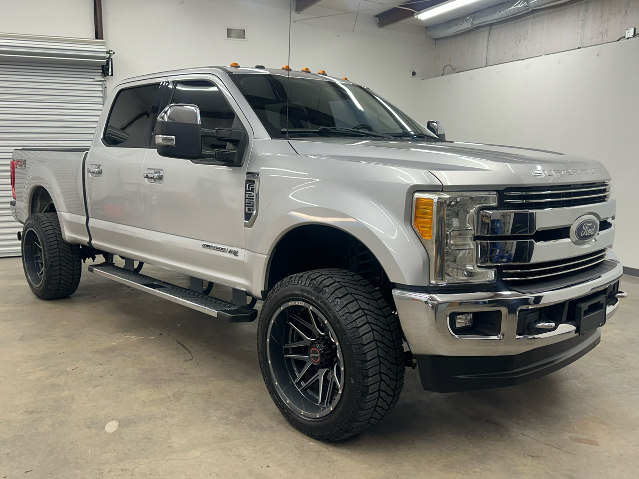 Ford F-250 SD Lariat Crew Cab 4WD 2017