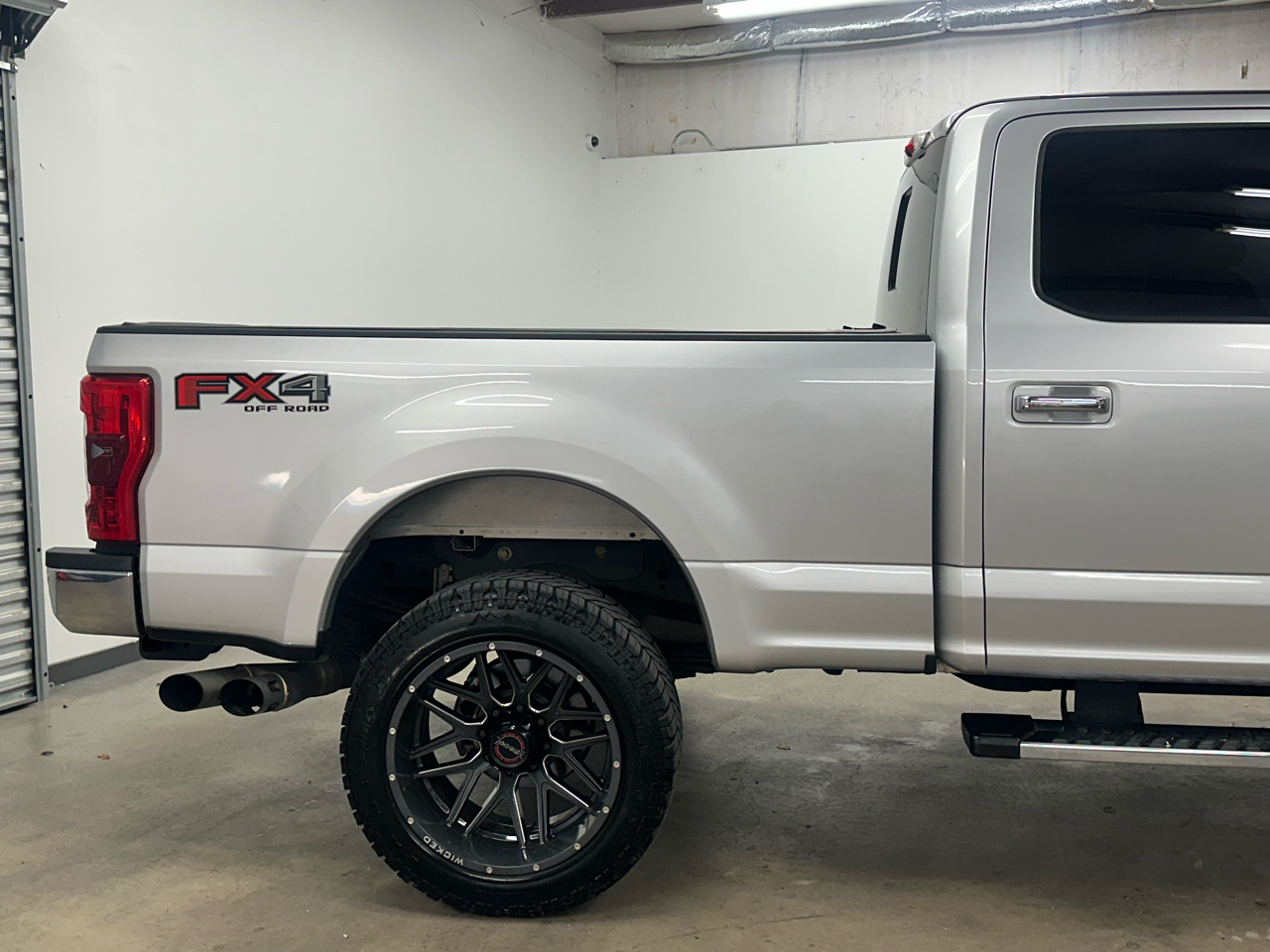 Ford F-250 SD Lariat Crew Cab 4WD 2017