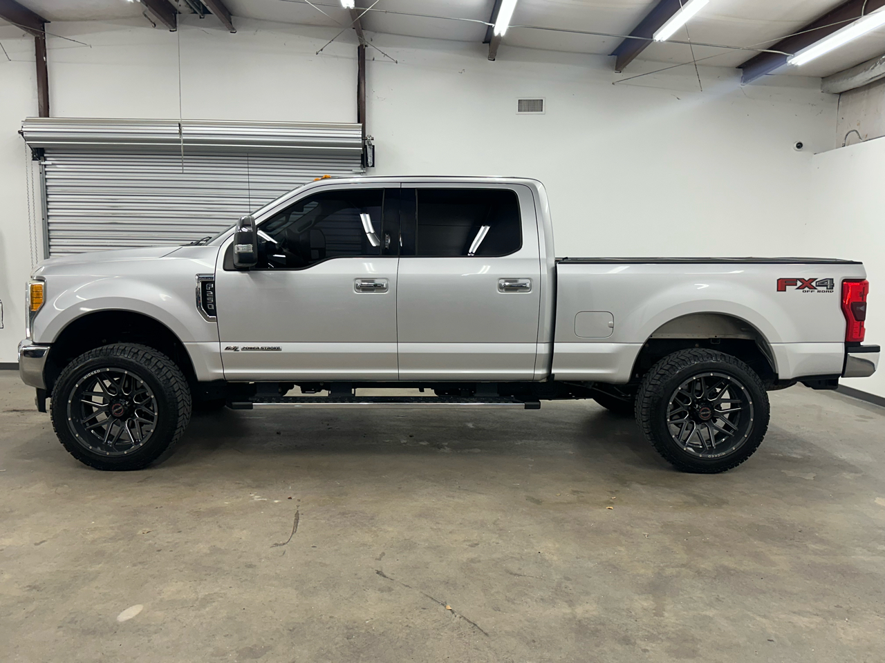 Ford F-250 SD Lariat Crew Cab 4WD 2017