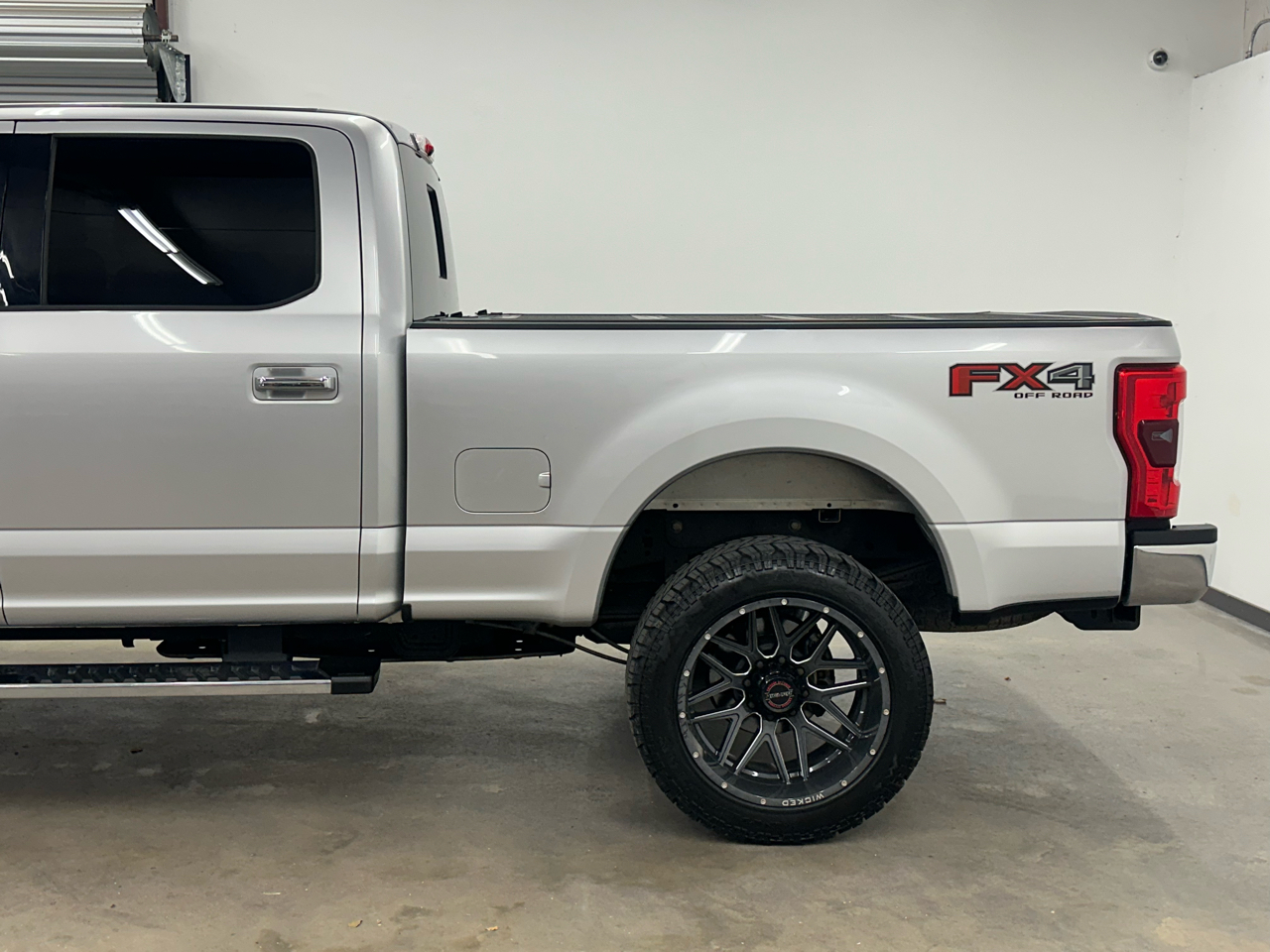 Ford F-250 SD Lariat Crew Cab 4WD 2017