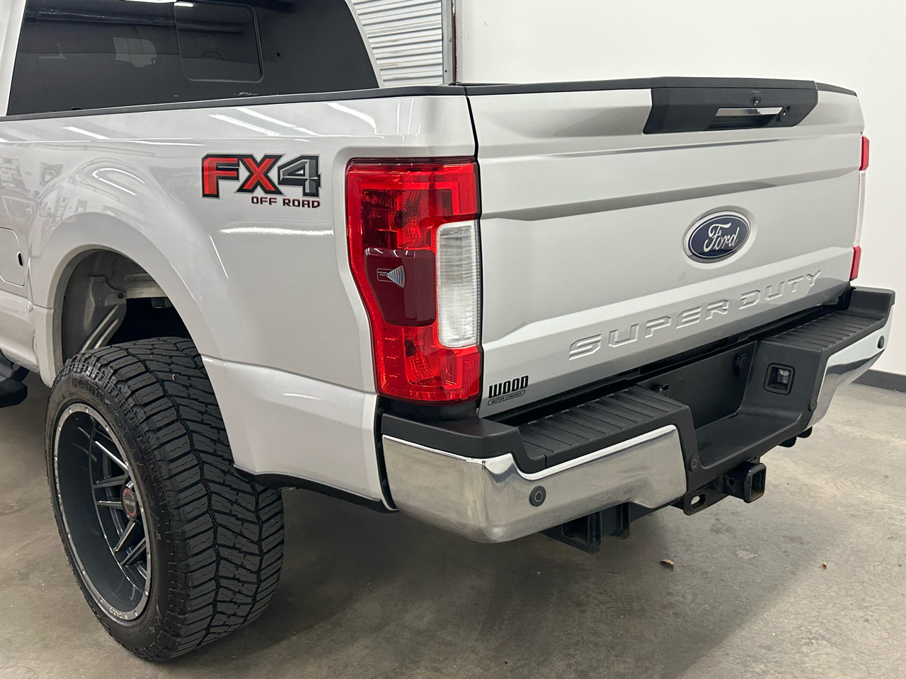 Ford F-250 SD Lariat Crew Cab 4WD 2017