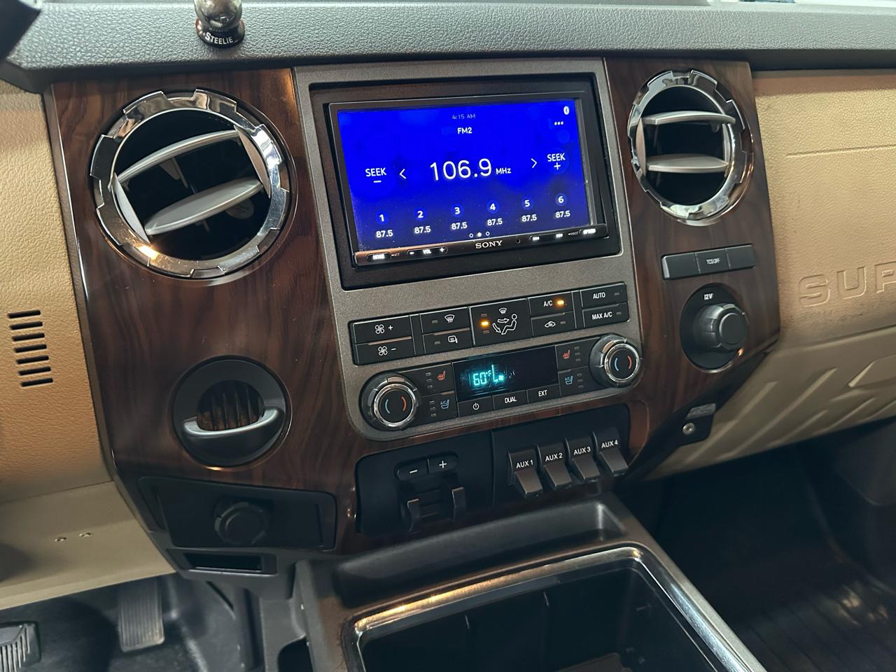 Ford F-350 SD Lariat Crew Cab Long Bed DRW 2WD 2011