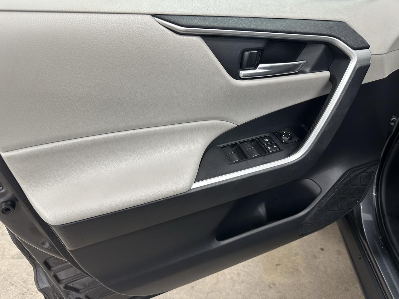Toyota RAV4 Hybrid XLE 2020