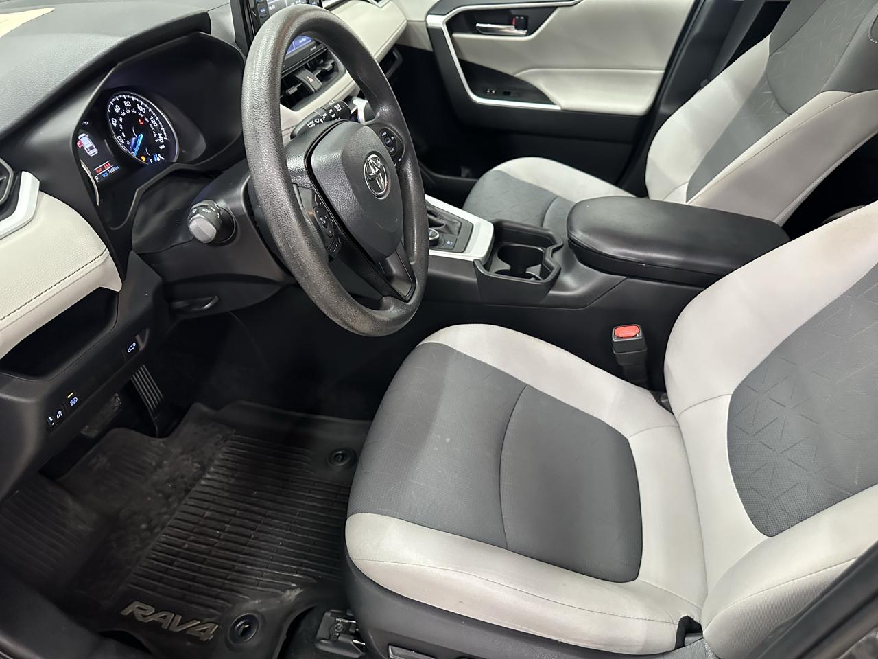Toyota RAV4 Hybrid XLE 2020