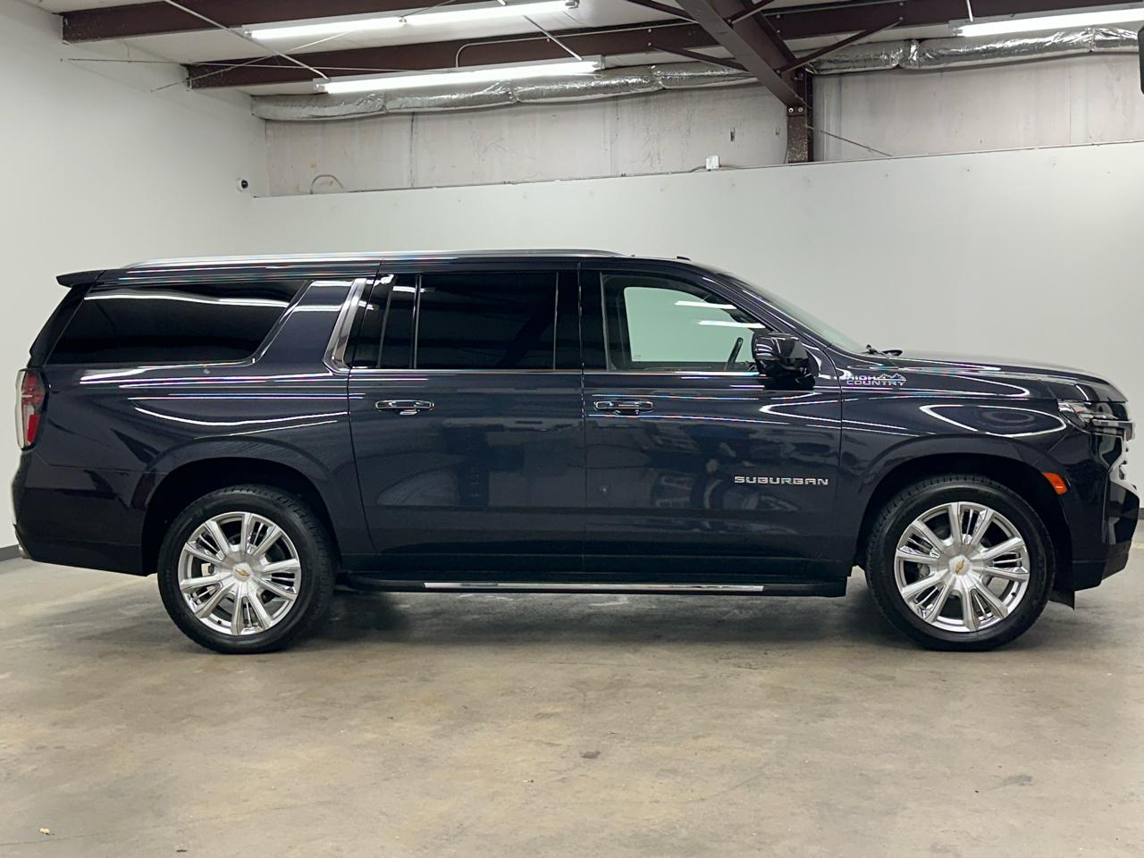 2022 Chevrolet Suburban High Country - Photo 2