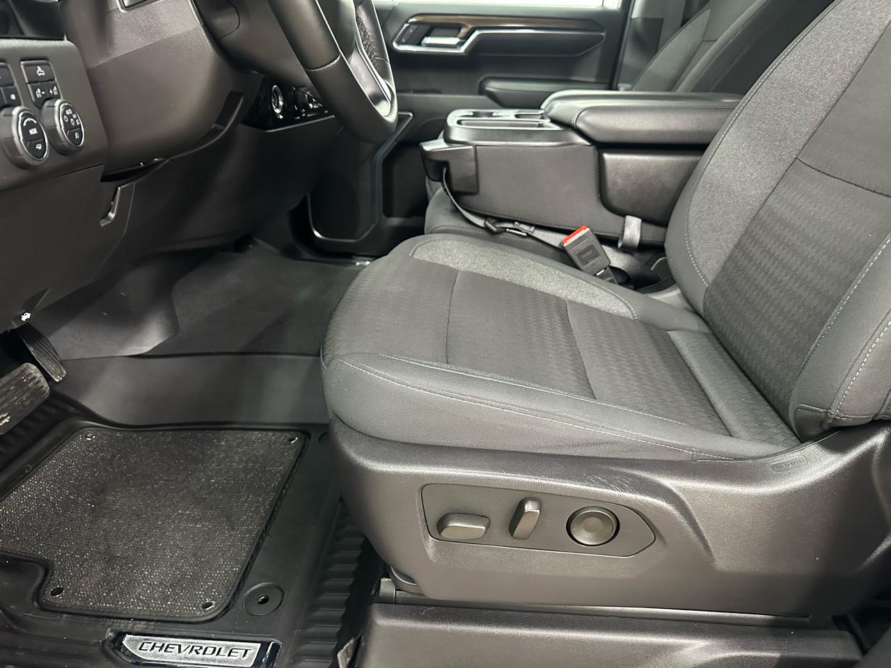 Chevrolet Silverado 1500 RST Crew Cab 4WD 2024