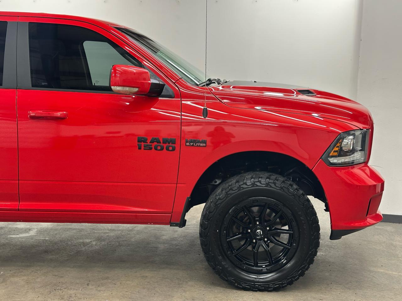 RAM 1500 Sport Crew Cab SWB 4WD 2016