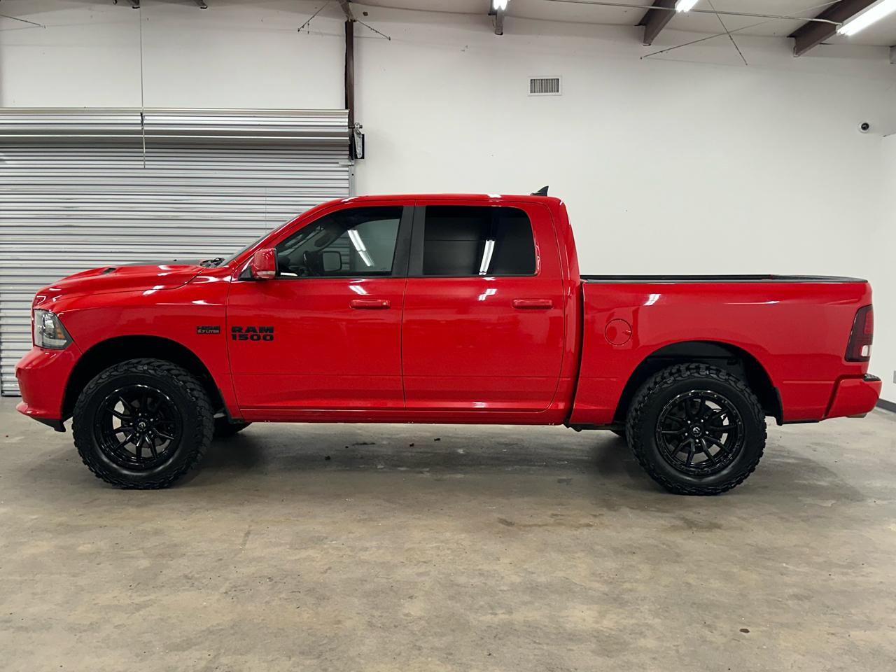 RAM 1500 Sport Crew Cab SWB 4WD 2016