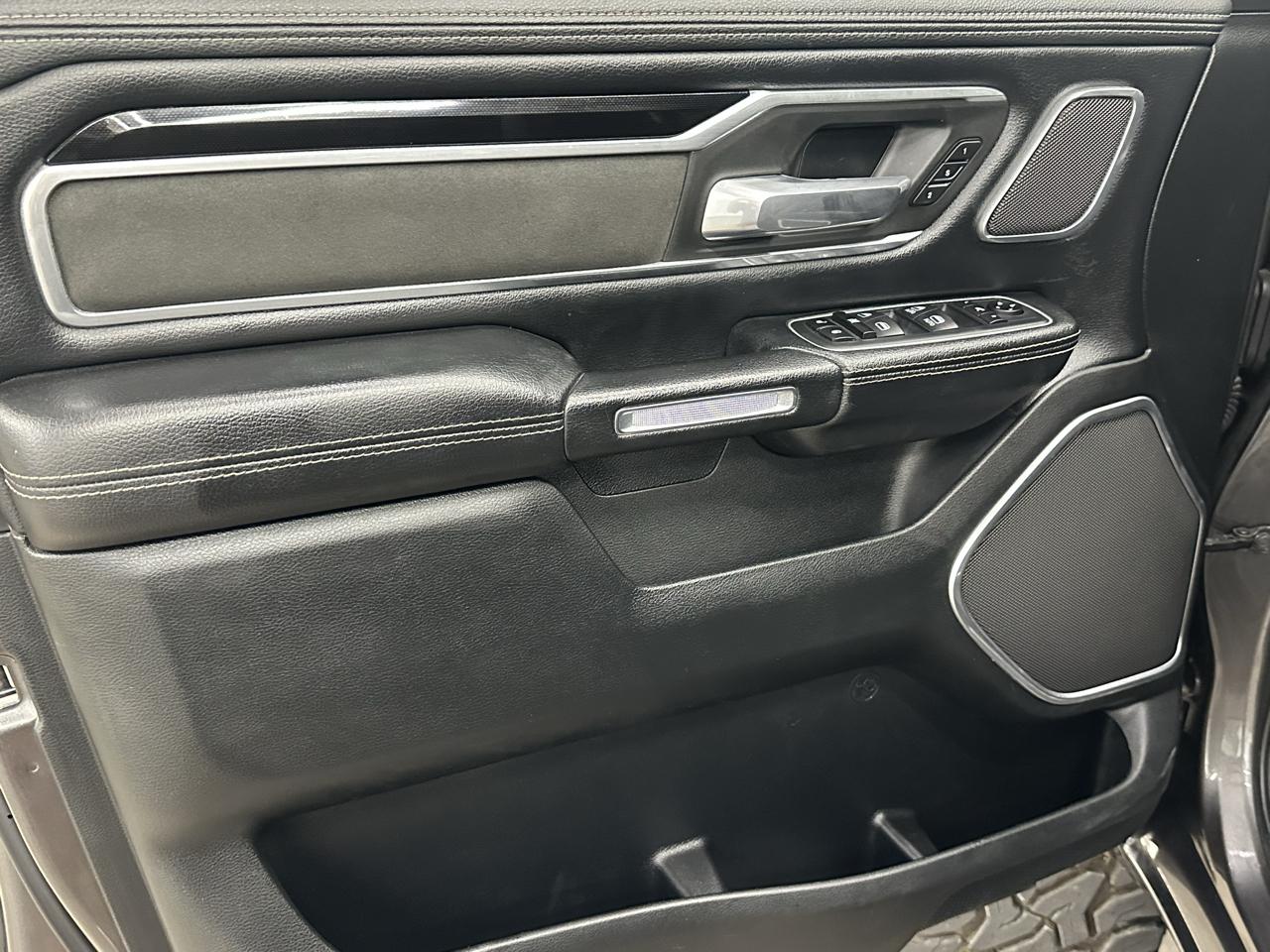 RAM 1500 Laramie Crew Cab SWB 4WD 2020