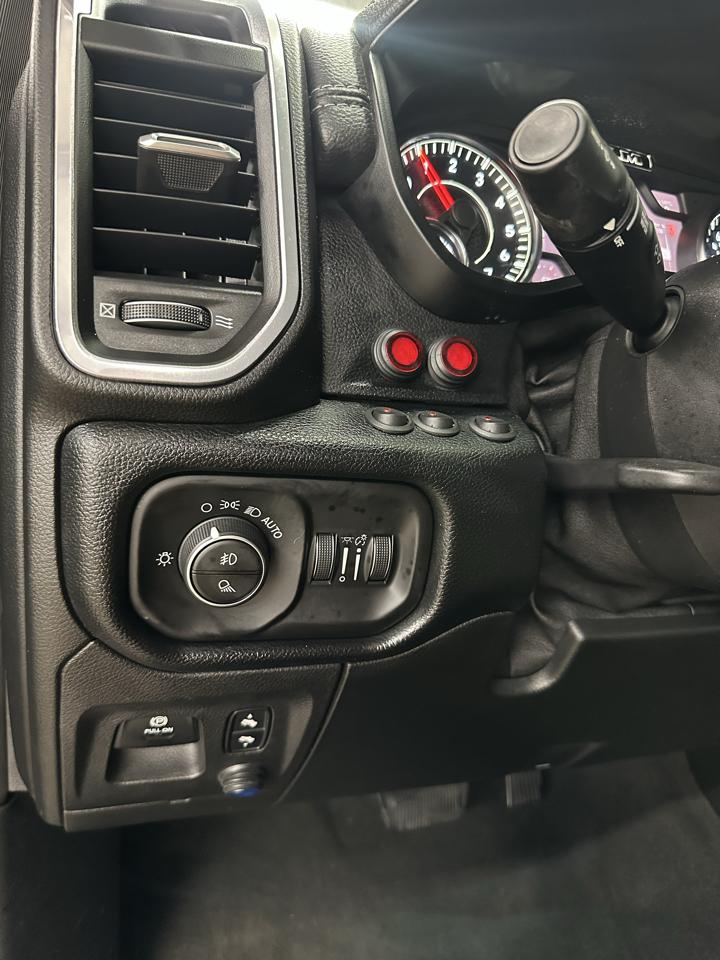 RAM 1500 Laramie Crew Cab SWB 4WD 2020