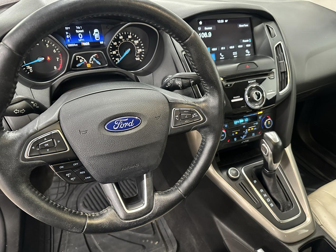 Ford Focus Titanium Hatch 2016
