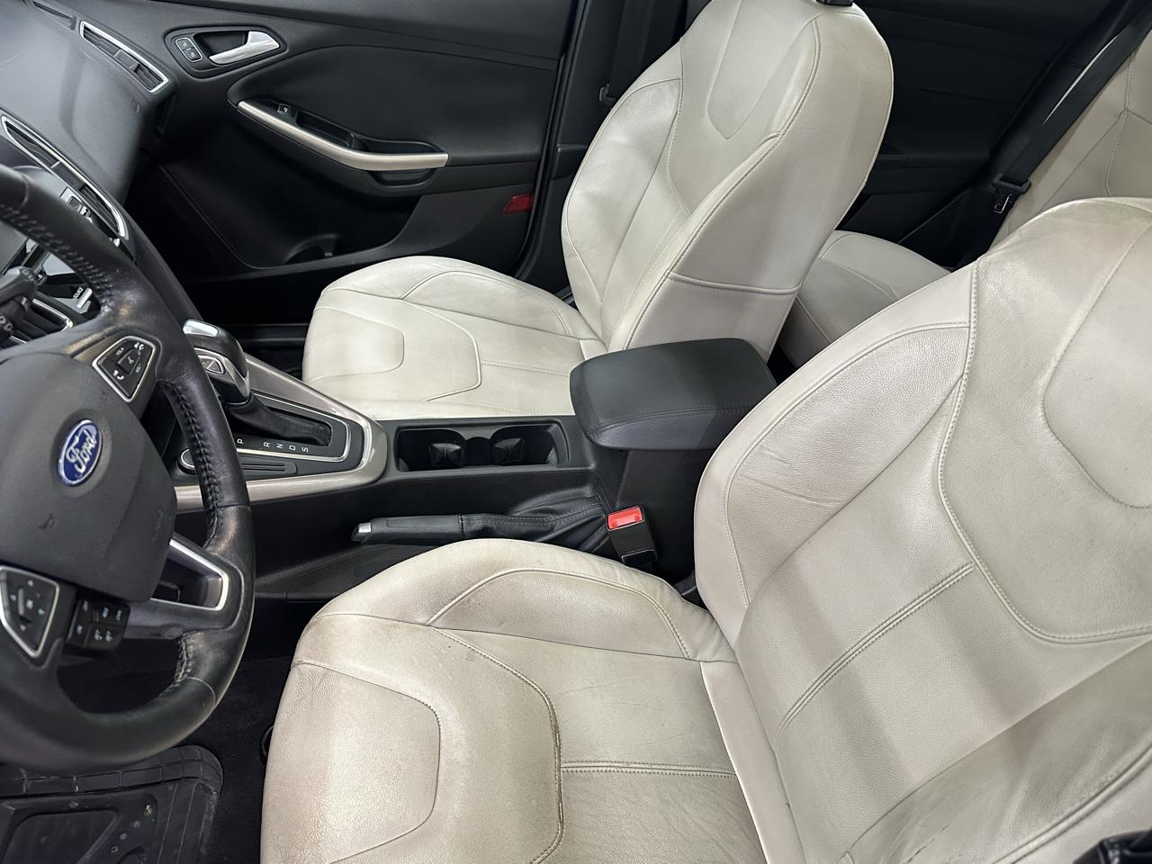 Ford Focus Titanium Hatch 2016