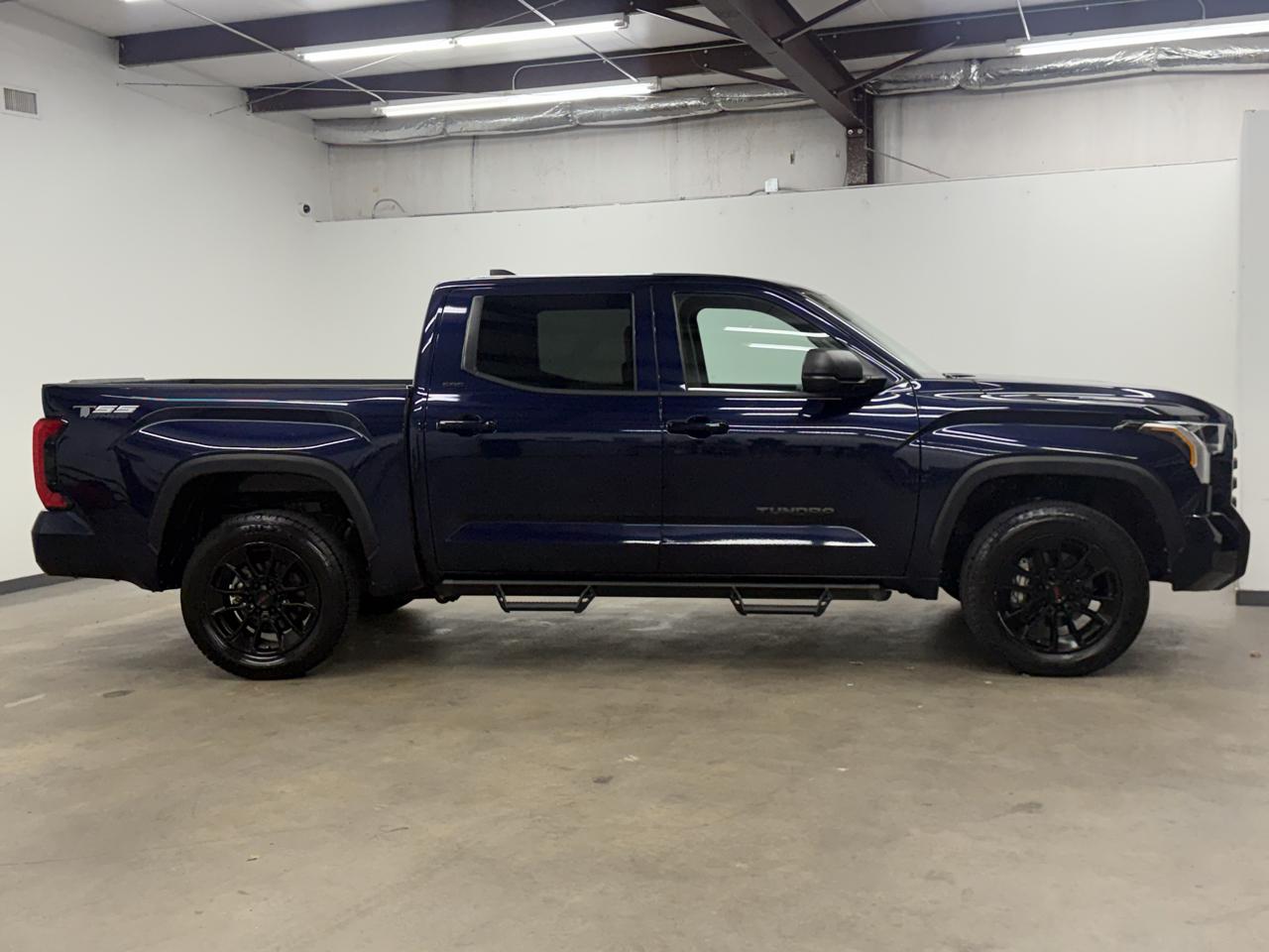 Toyota Tundra SR5 CrewMax 4WD 2024