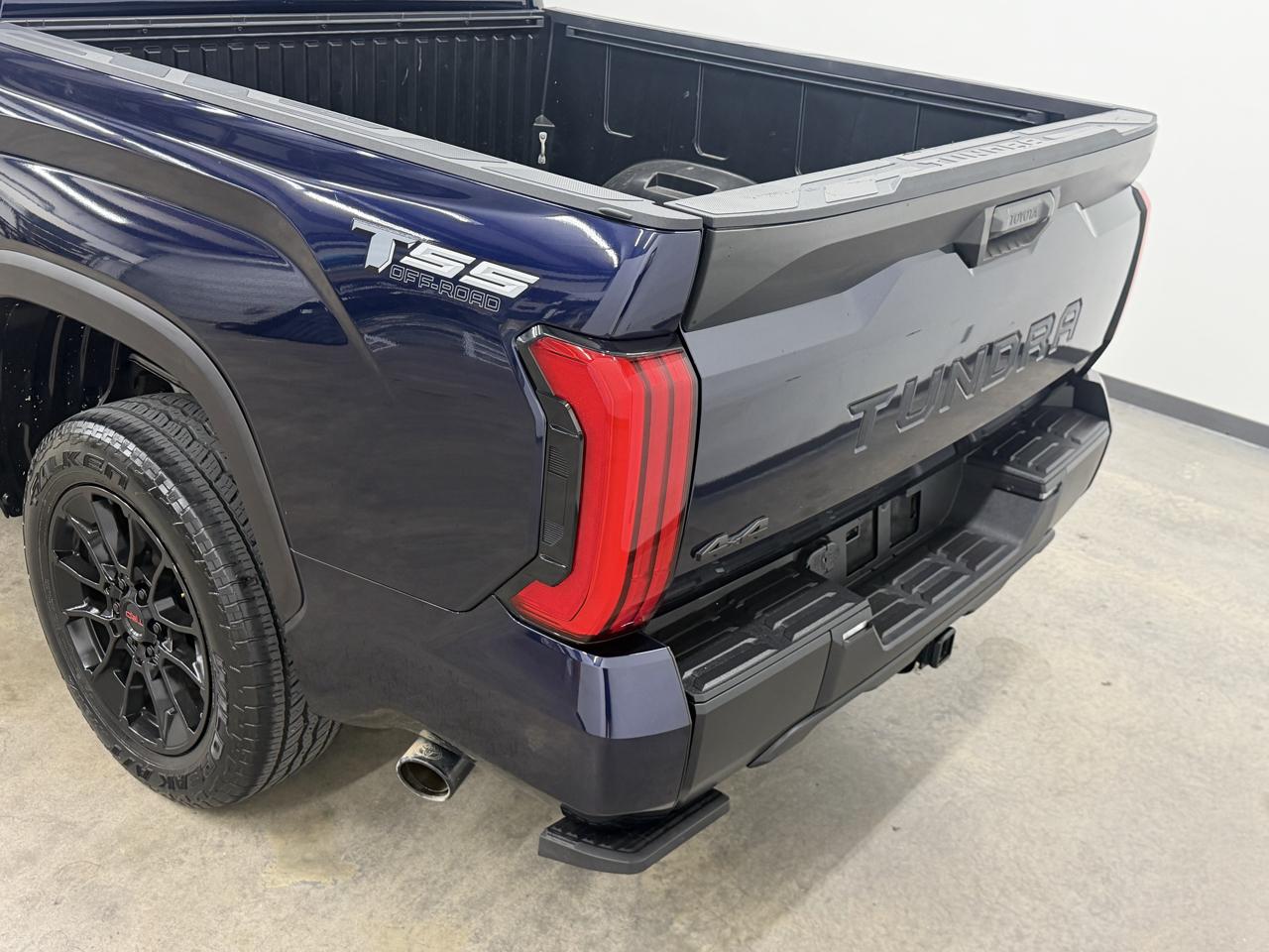 Toyota Tundra SR5 CrewMax 4WD 2024