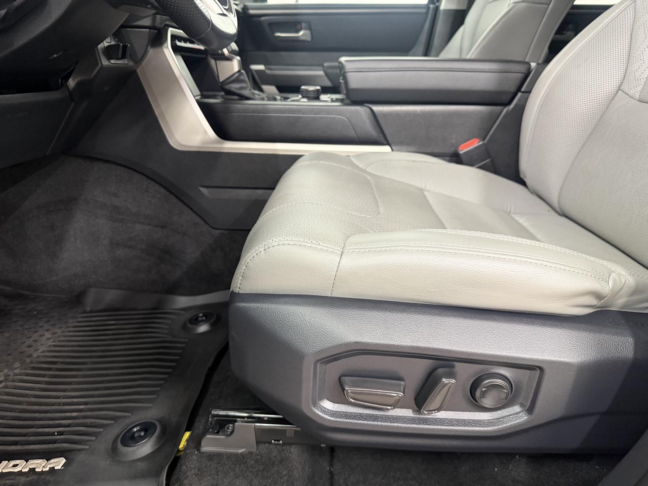Toyota Tundra SR5 CrewMax 4WD 2024