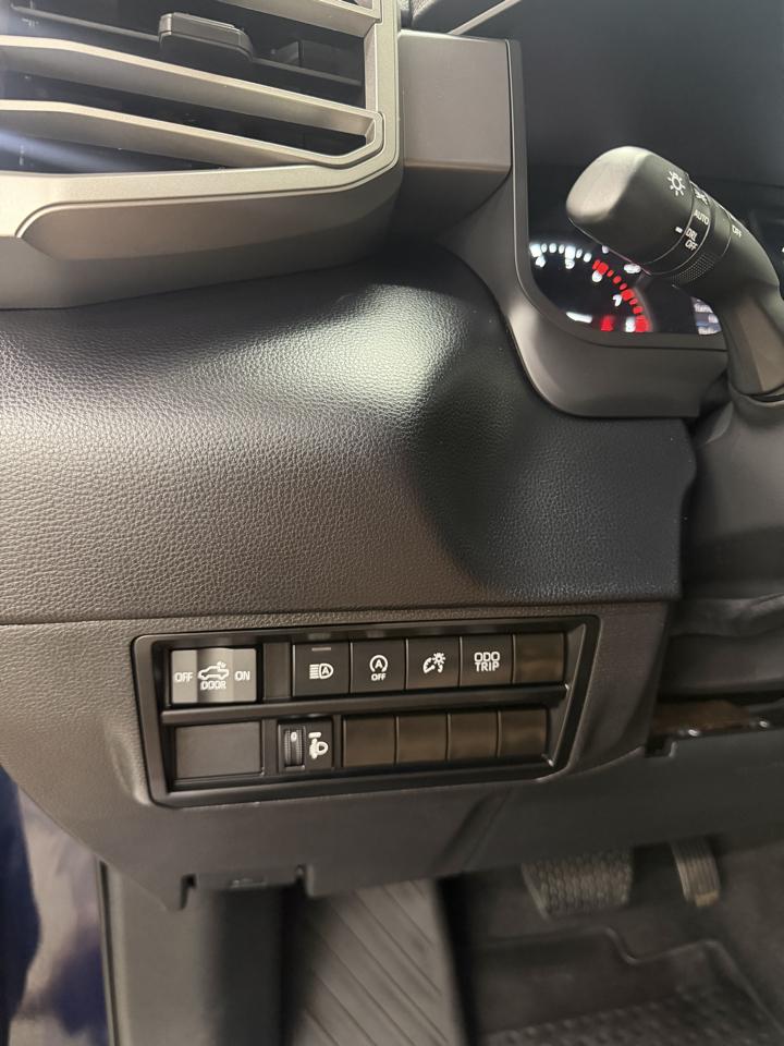 Toyota Tundra SR5 CrewMax 4WD 2024