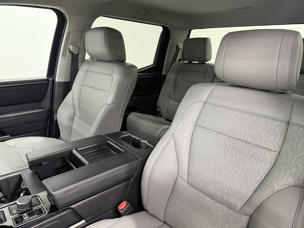 Toyota Tundra SR5 CrewMax 4WD 2024