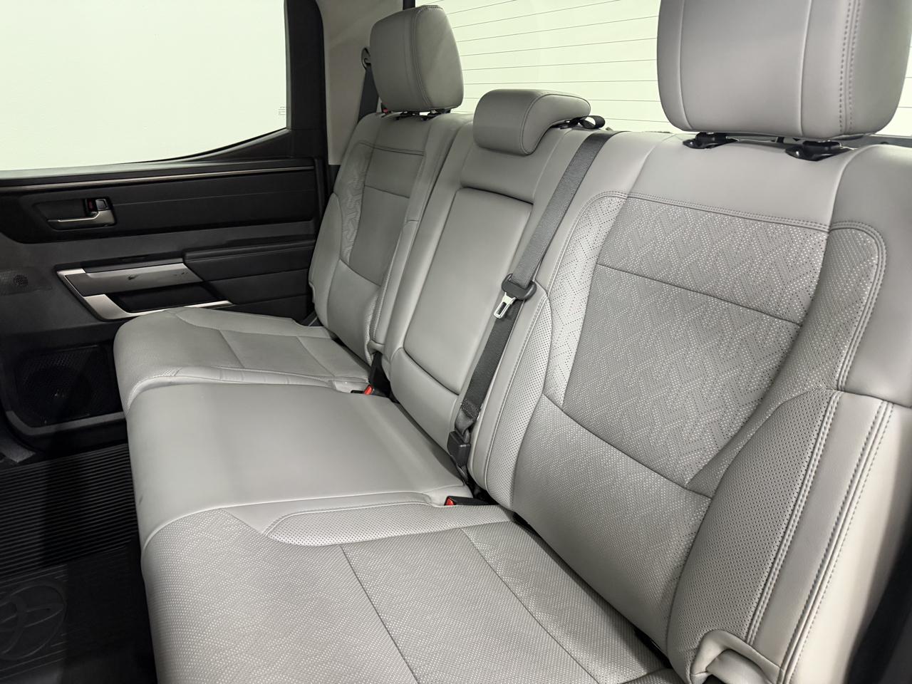 Toyota Tundra SR5 CrewMax 4WD 2024