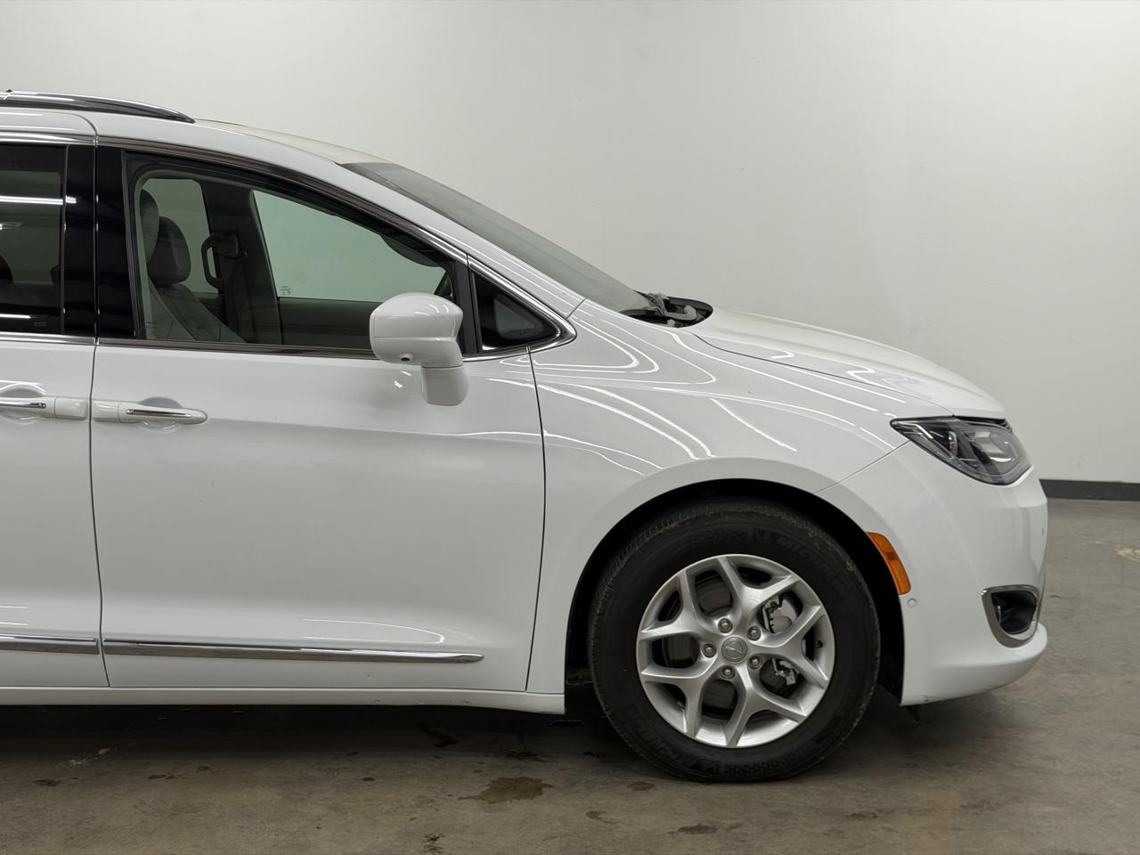 Chrysler Pacifica Touring-L Plus 2020