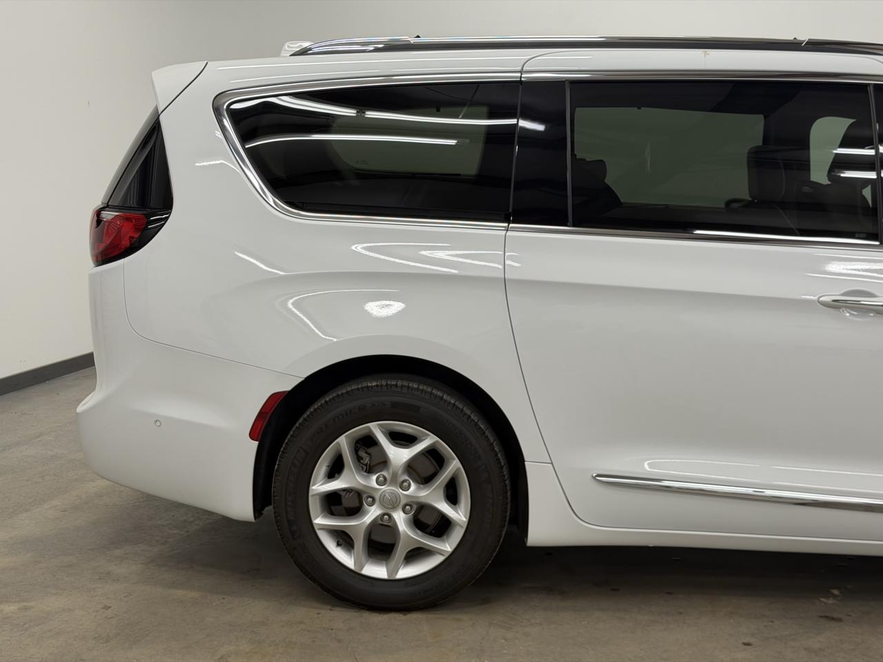 Chrysler Pacifica Touring-L Plus 2020