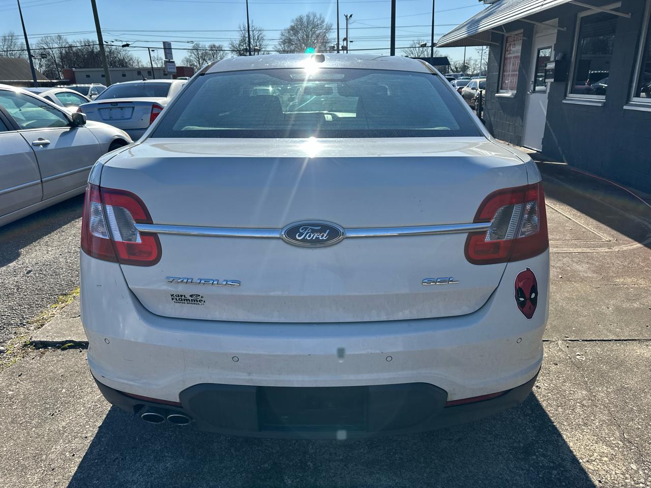 Ford Taurus SEL FWD 2010