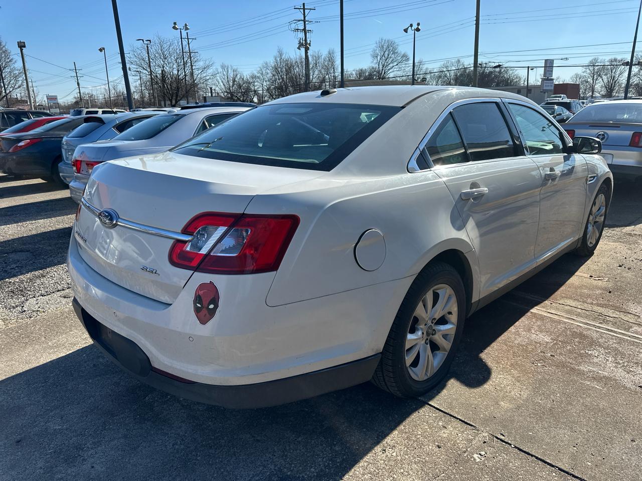 Ford Taurus SEL FWD 2010