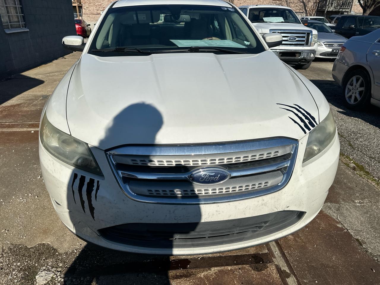 Ford Taurus SEL FWD 2010