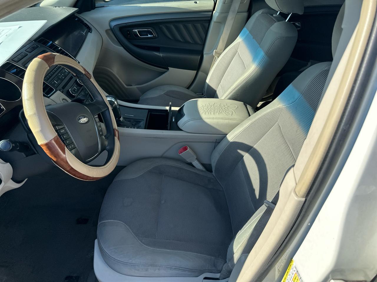 Ford Taurus SEL FWD 2010