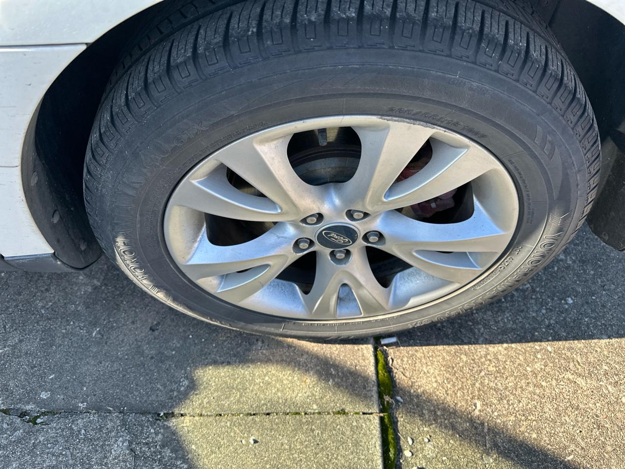 Ford Taurus SEL FWD 2010