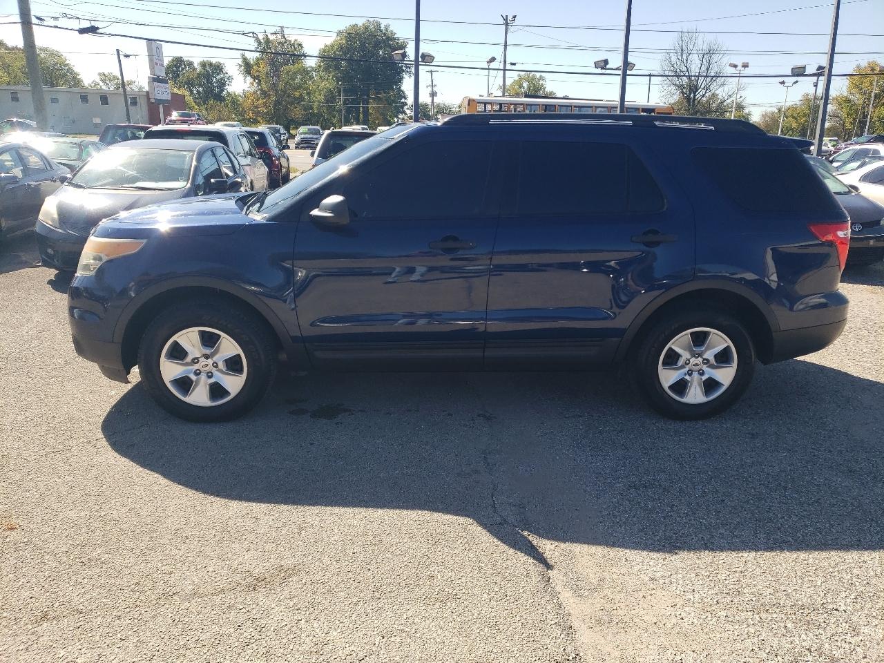 Ford Explorer Base FWD 2012