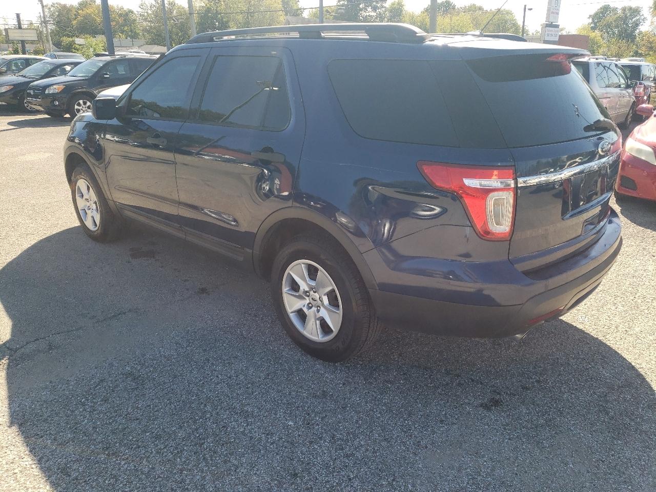 Ford Explorer Base FWD 2012