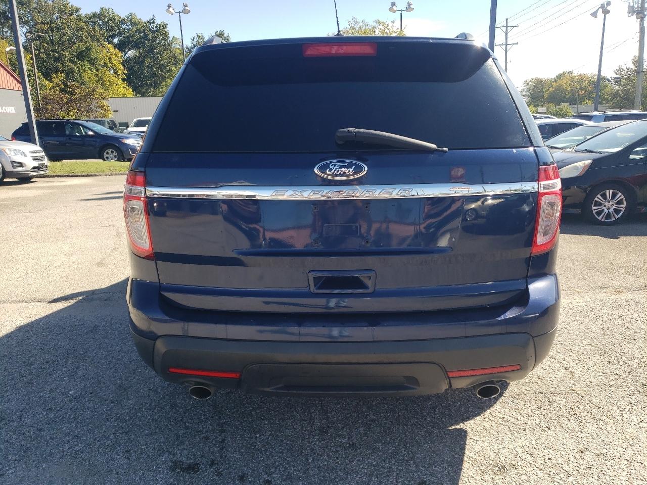 Ford Explorer Base FWD 2012