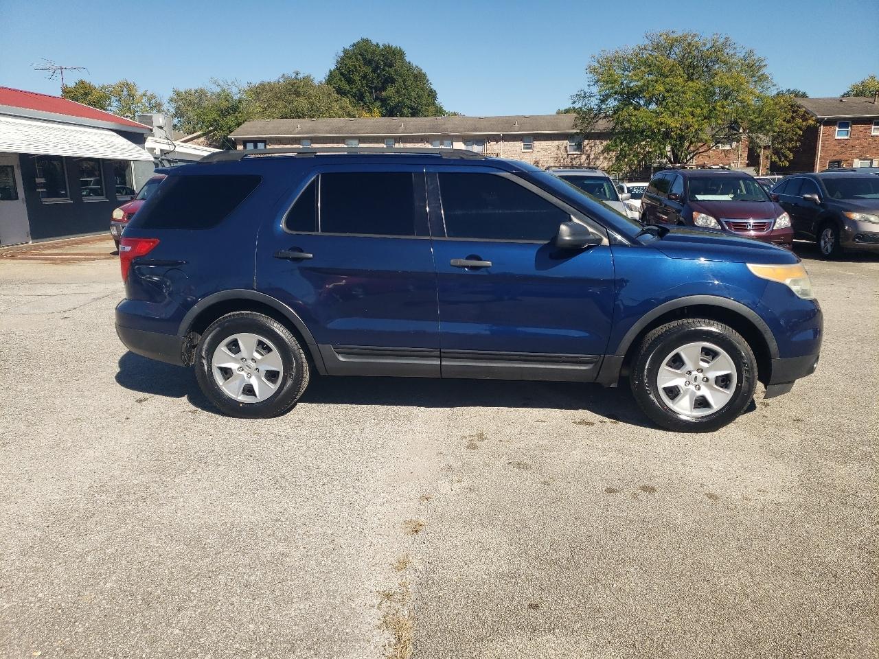 Ford Explorer Base FWD 2012