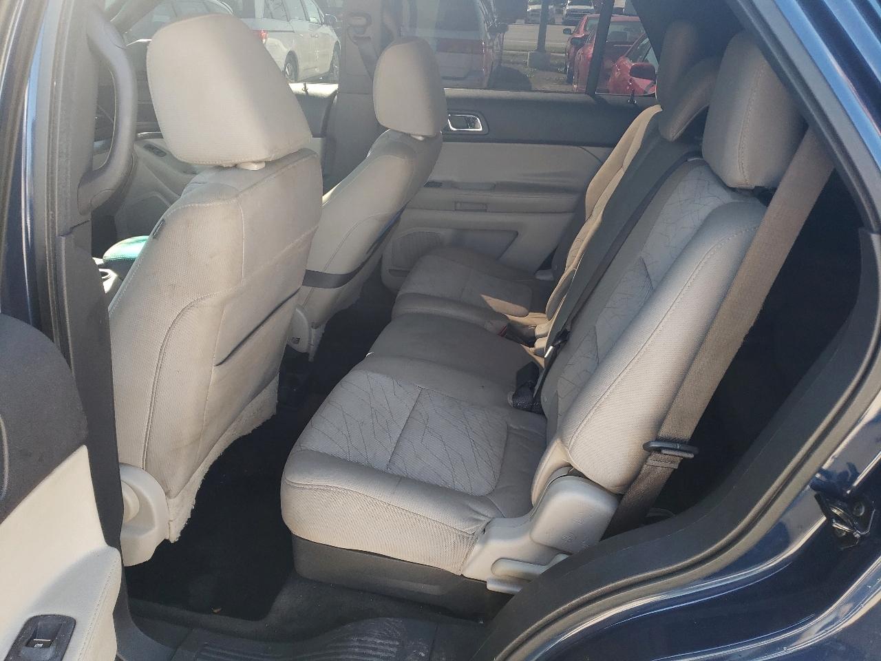 Ford Explorer Base FWD 2012
