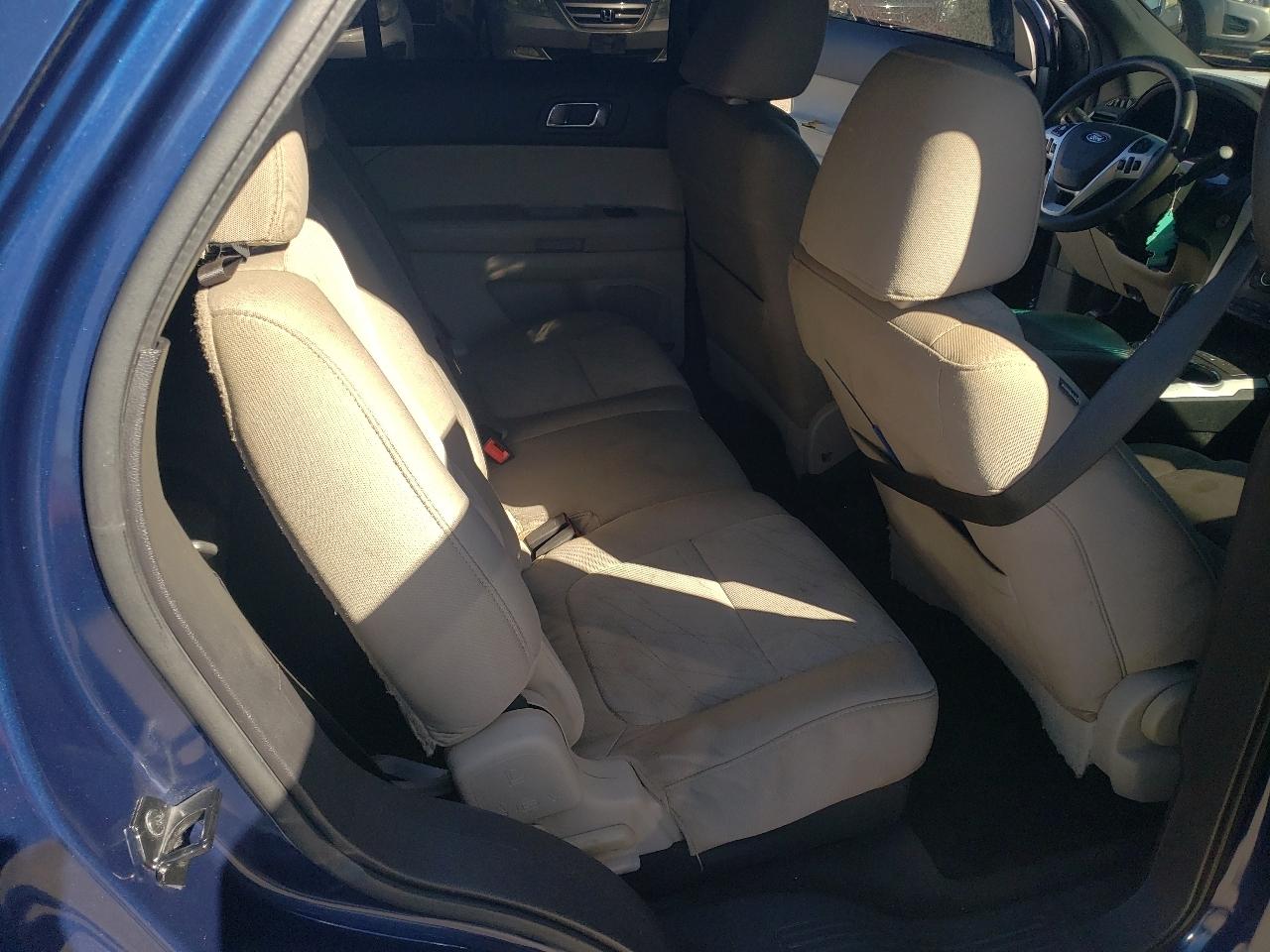 Ford Explorer Base FWD 2012