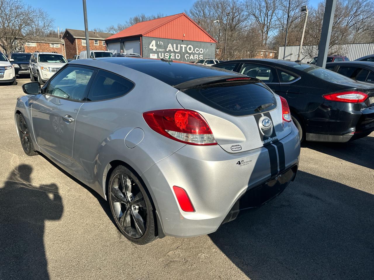 Hyundai Veloster Base 6AT 2016