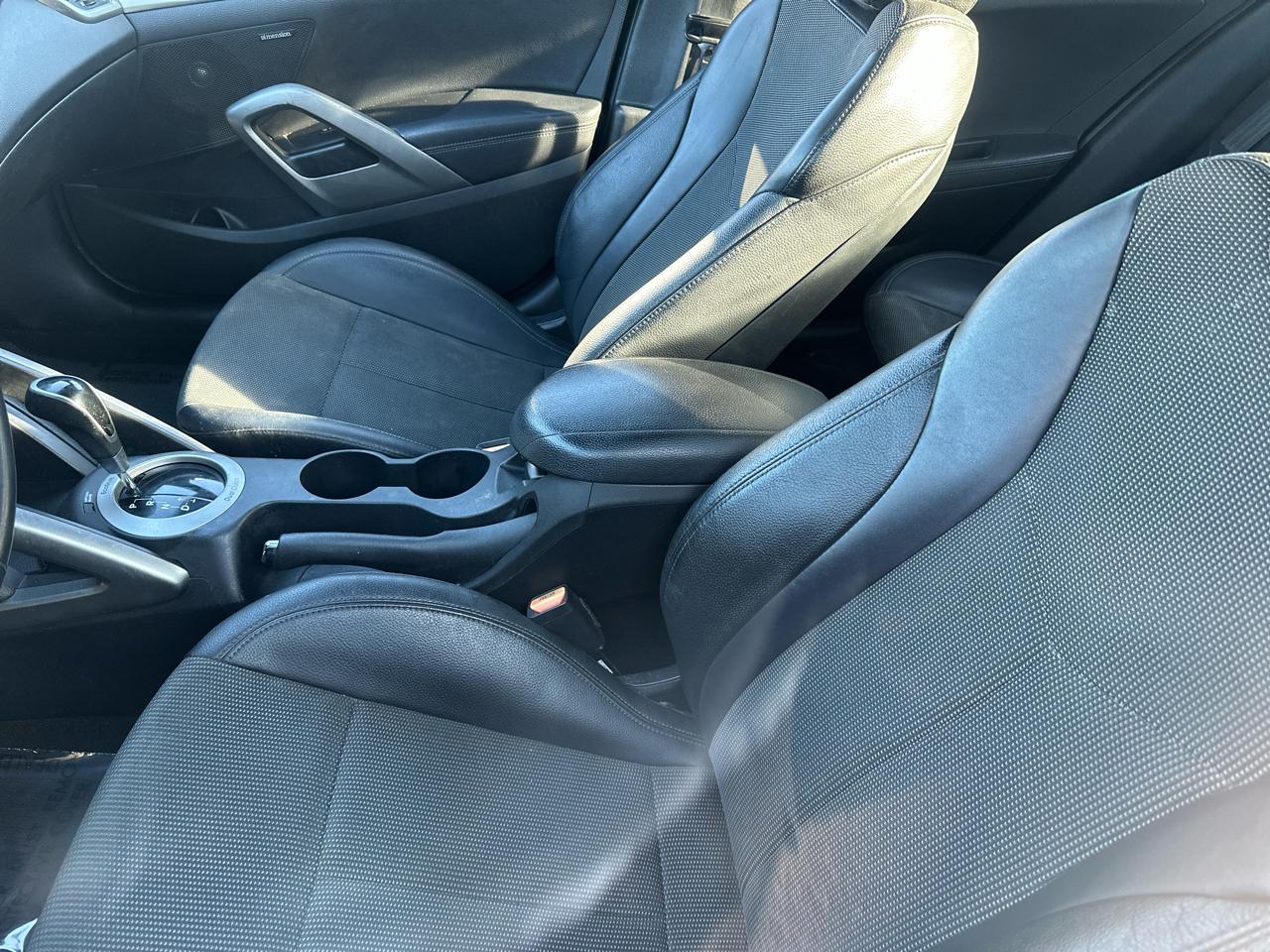 Hyundai Veloster Base 6AT 2016