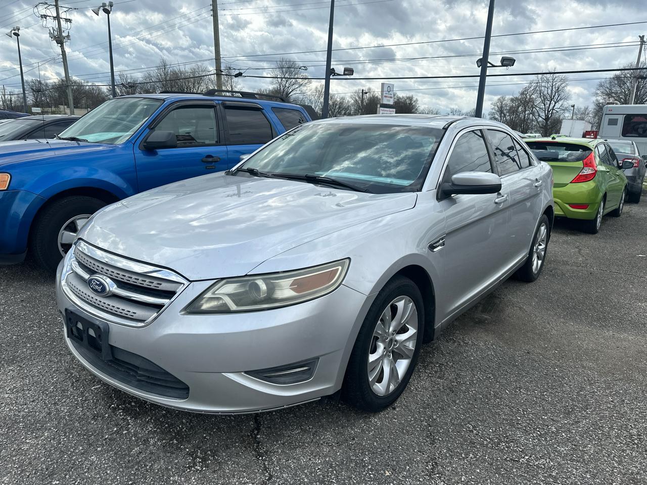 Ford Taurus SEL FWD 2011