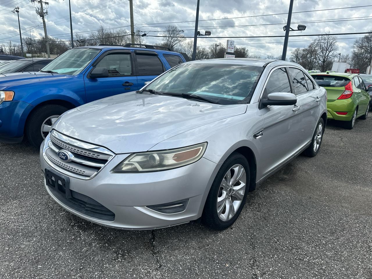Ford Taurus SEL FWD 2011