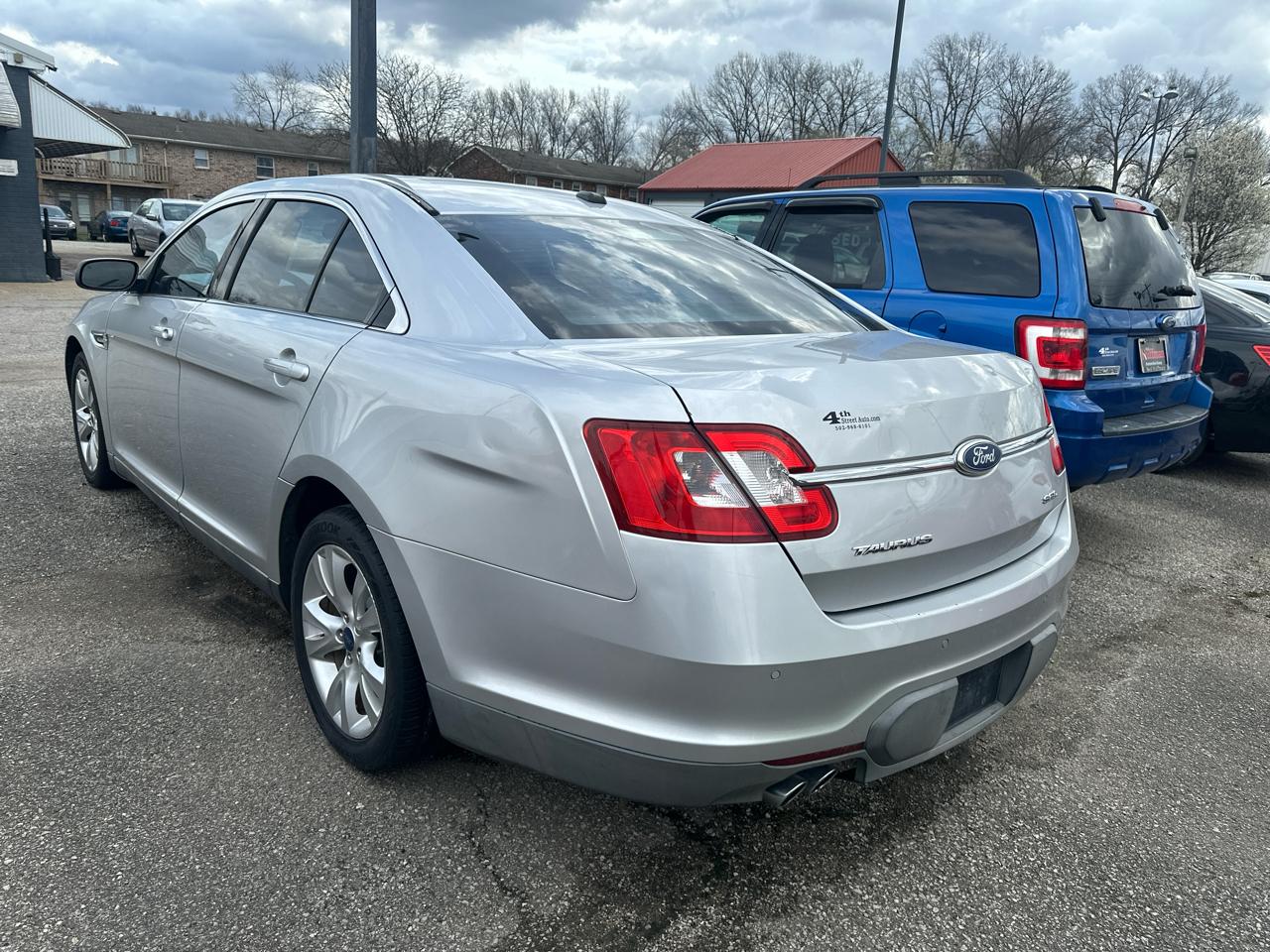Ford Taurus SEL FWD 2011