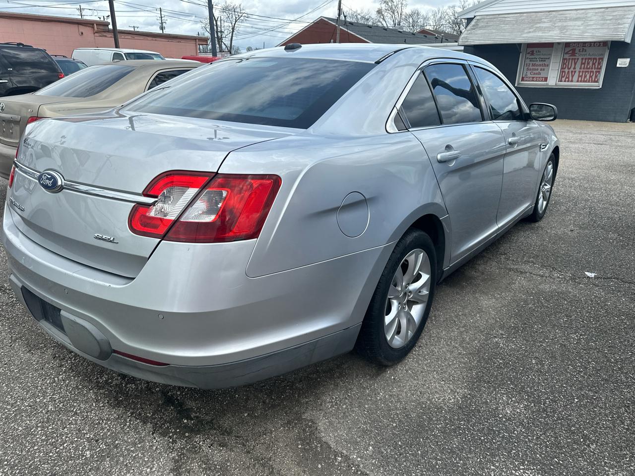 Ford Taurus SEL FWD 2011